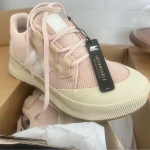 Womens Out N About Low Sneakers Sorell